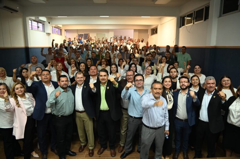 Dando certeza laboral a los formadores de grandes estudiantes, la UAS brinda 96 titularidades a docentes en la Unidad Académica de Negocios y el Centro de Estudio de Idiomas Los Mochis