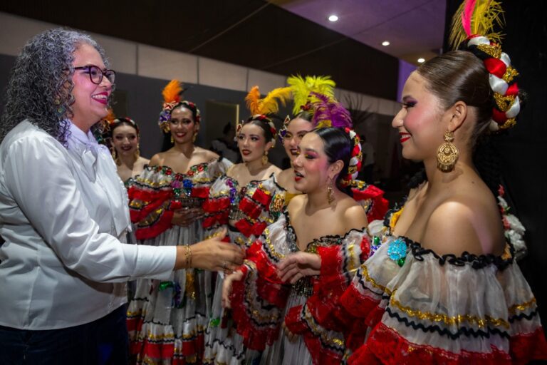 Ciudadanos salen a celebrar las Fiestas Patrias y a disfrutar de sus espacios públicos, expresa la Gobernadora Graciela Domínguez