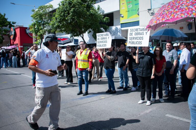 Evacuan a 2 mil 284 personas del Ayuntamiento y oficinas del DIF Culiacán y sus cinco unidades como parte del simulacro