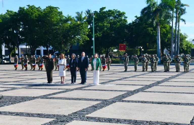 Autoridades conmemoran el 214 Aniversario del Grito de Independencia de México