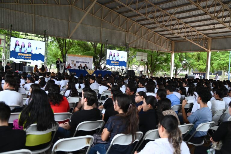 Invitando a la comunidad a sumar esfuerzos para fortalecer el pacto social, Robespierre Lizárraga inaugura el nuevo ciclo escolar en la Unidad Regional Centro Norte