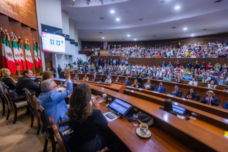 Asiste Rocha Moya a instalación de la Sexagésima Quinta Legislatura
