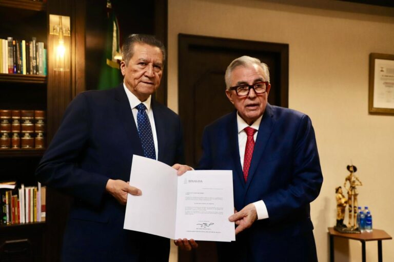 Rocha Moya toma protesta a Feliciano Castro Meléndrez como Secretario General de Gobierno